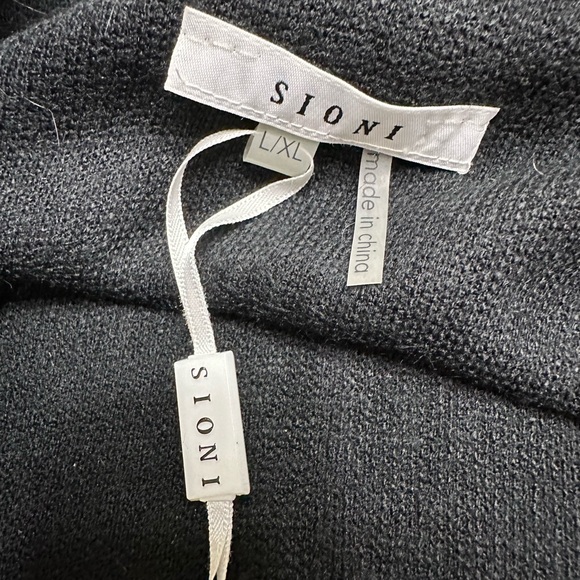 Sioni Black Knit Faux Fur Cape, L/XL, NWT - Picture 7 of 12